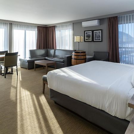 Hotel Rive Gauche Beloeil Bagian luar foto
