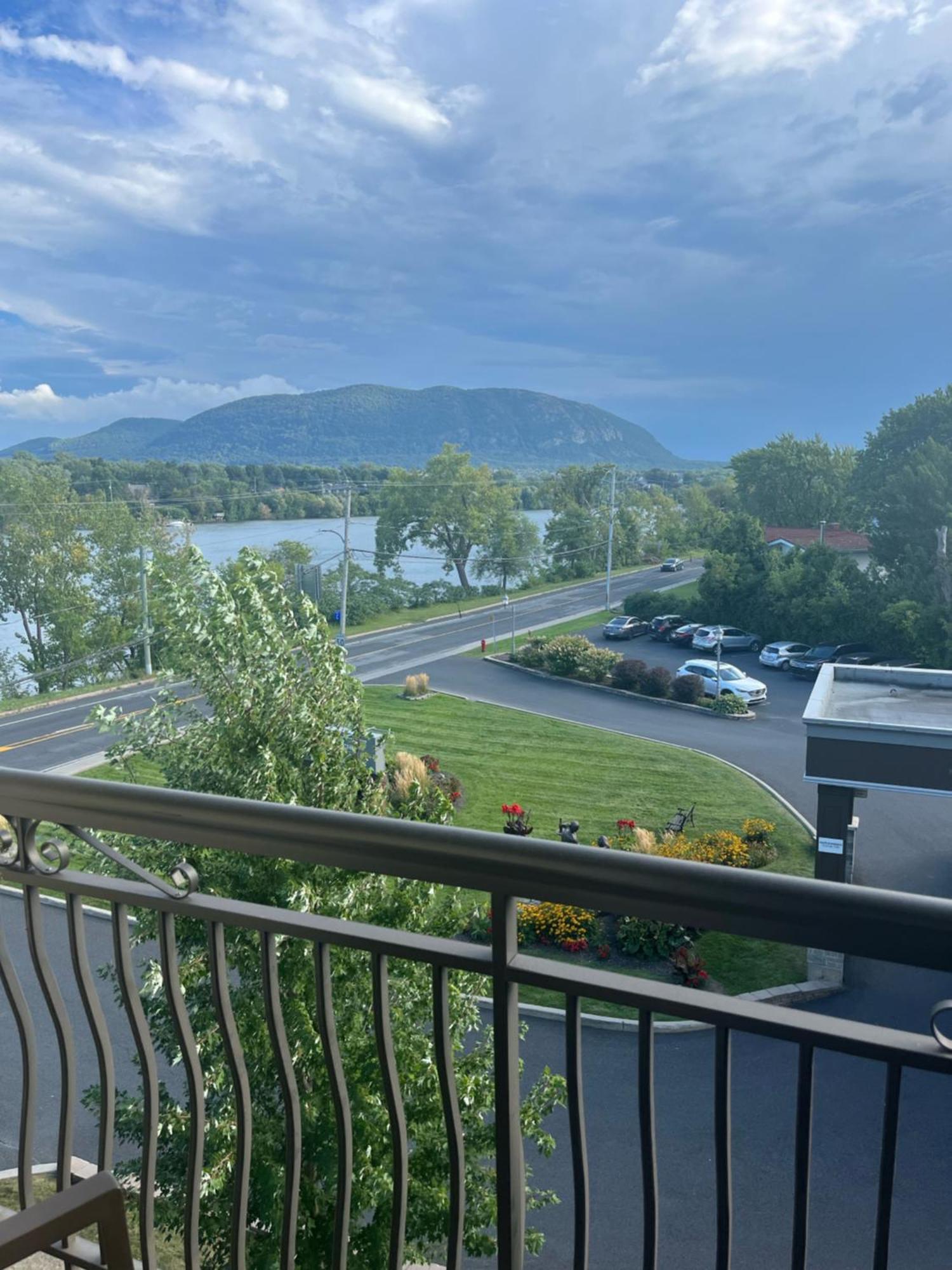 Hotel Rive Gauche Beloeil Bagian luar foto