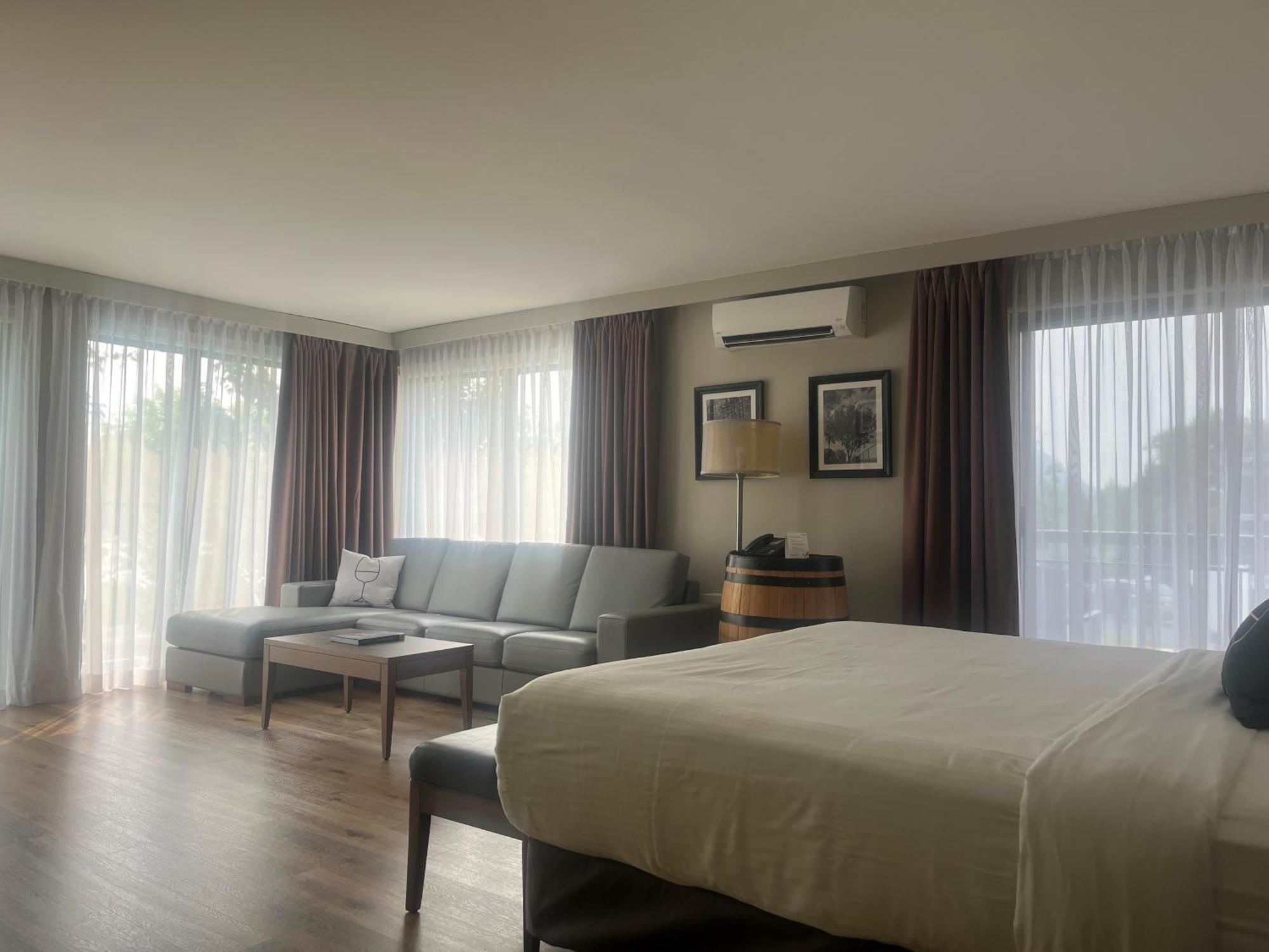 Hotel Rive Gauche Beloeil Bagian luar foto