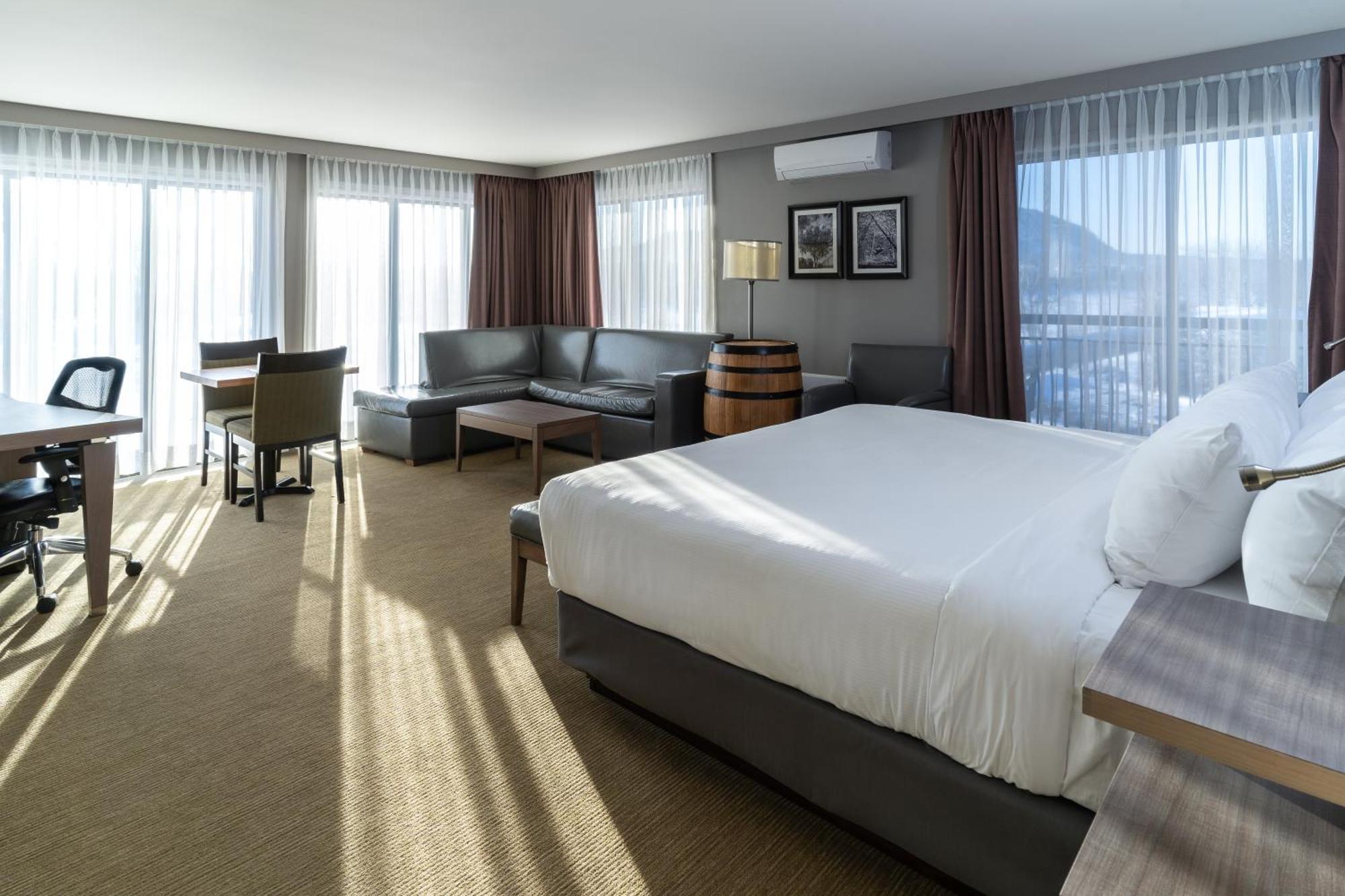 Hotel Rive Gauche Beloeil Bagian luar foto